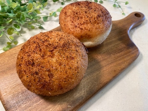 三種のチーズカレーぱん